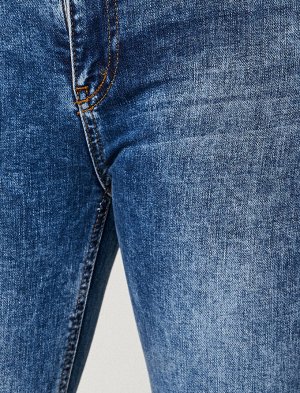 (джинсы) Материал %1 эластан, %99 хлопок Параметры модели: рост: 173 cm, грудь: 86, талия: 60, бедра: 89 Надет размер: 27/32