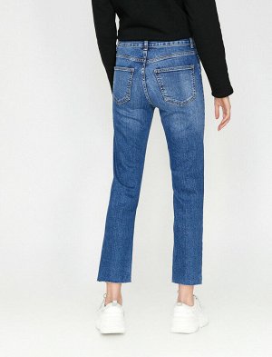 (джинсы) Материал %99 хлопок, %1 эластан Параметры модели: рост: 176 cm, грудь: 77, талия: 60, бедра: 91 Надет размер: 27/32