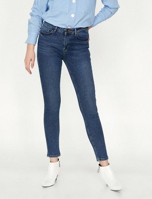 (джинсы) Материал %98.5 хлопок, %1.5 эластан Параметры модели: рост: 177 cm, грудь: 88, талия: 61, бедра: 90 Надет размер: 27/32