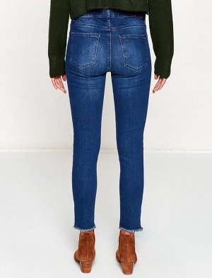(джинсы) Материал эластан %1,хлопок %99 Параметры модели: рост: 175 cm, грудь: 82, талия: 59, бедра: 89 Надет размер: 27/32