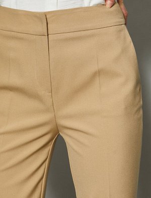 брюки Материал %63 полиэстер, %31 Вискоз, %6 эластан Параметры модели: рост: 179 cm, грудь: 75, талия: 59, бедра: 87 Надет размер: 36