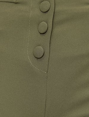 брюки Материал %90 полиэстер, %10 эластан Параметры модели: рост: 176 cm, грудь: 77, талия: 60, бедра: 91 Надет размер: 36