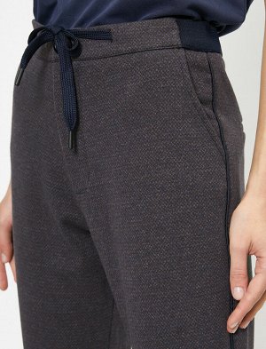 брюки Материал %100 хлопок Параметры модели: рост: 180 cm, грудь: 83, талия: 58, бедра: 90 Надет размер: 36