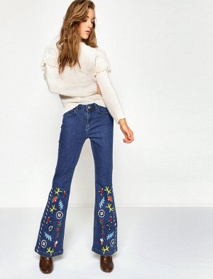 (джинсы) Материал Ana Kumas %98 хлопок | %2 эластан Параметры модели: рост: 178 cm, грудь: 84, талия: 63, бедра: 91 Надет размер: 27/32