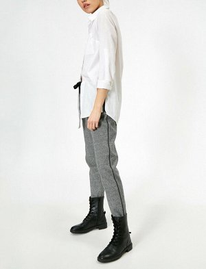брюки Материал %100 хлопок Параметры модели: рост: 176 cm, грудь: 79, талия: 59, бедра: 89 Надет размер: 36