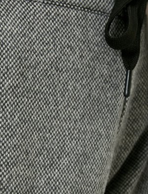 брюки Материал %100 хлопок Параметры модели: рост: 176 cm, грудь: 79, талия: 59, бедра: 89 Надет размер: 36