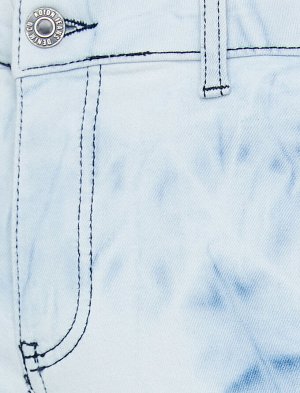 (джинсы) Материал %99 хлопок, %1 эластан Параметры модели: рост: 179 cm, грудь: 82, талия: 61, бедра: 89 Надет размер: 27/32