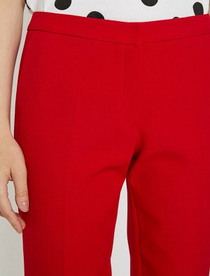 брюки Материал Ana Kumas %91 полиэстер | %9 эластан Параметры модели: рост: 176 cm, грудь: 84, талия: 60, бедра: 90 Надет размер: 36