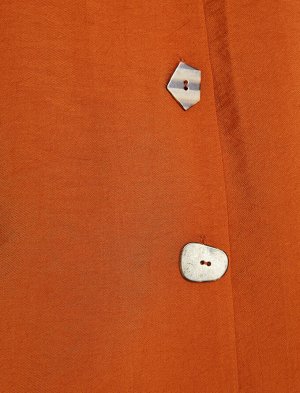 рубашки Материал %90 Вискоз, %10 полиамид Параметры модели: рост: 174 cm, грудь: 82, талия: 61, бедра: 90 Надет размер: 36
