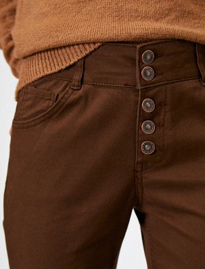 брюки Материал %97 хлопок, %3 эластан Параметры модели: рост: 175 cm, грудь: 82, талия: 60, бедра: 90 Надет размер: 36