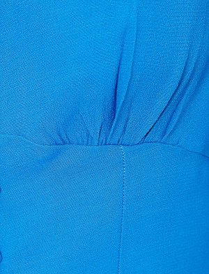 рубашки Материал %100 Вискоз Параметры модели: рост: 178 cm, грудь: 83, талия: 61, бедра: 91 Надет размер: 36