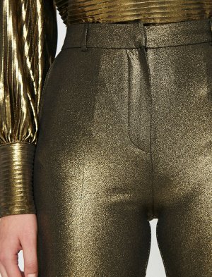брюки Материал Ana Kumas %85 полиэстер | %15 эластан Параметры модели: рост: 16 cm, грудь: 86, талия: 60, бедра: 90 Надет размер: 36