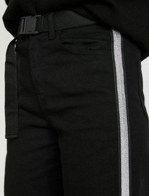 брюки Материал %100 хлопок Параметры модели: рост: 176 cm, грудь: 84, талия: 61, бедра: 89 Надет размер: 36