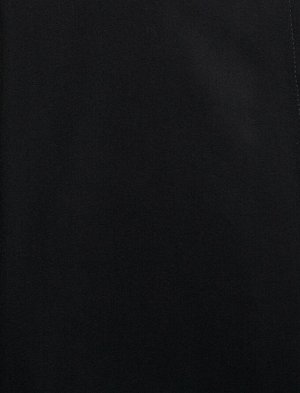 рубашки Материал %100 Вискоз Параметры модели: рост: 180 cm, грудь: 87, талия: 60, бедра: 90 Надет размер: 36