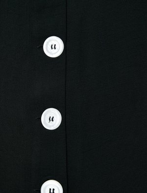 рубашки Материал %100 Вискоз Параметры модели: рост: 176 cm, грудь: 84, талия: 60, бедра: 90 Надет размер: 36