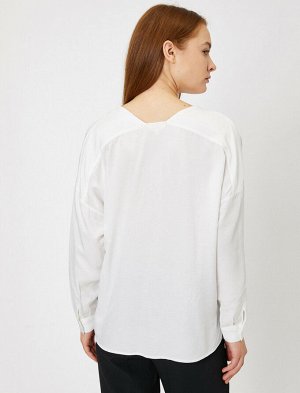 рубашки Материал %100 Вискоз Параметры модели: рост: 178 cm, грудь: 82, талия: 61, бедра: 90 Надет размер: 36