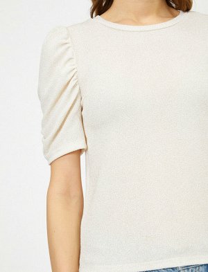 футболки Материал %100 полиэстер Параметры модели: рост: 176 cm, грудь: 84, талия: 60, бедра: 90 Надет размер: S