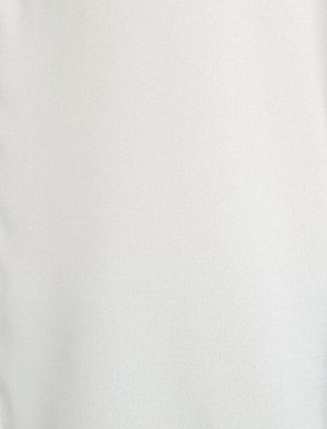 рубашки Материал %100 полиэстер Параметры модели: рост: 177 cm, грудь: 82, талия: 61, бедра: 88 Надет размер: 36