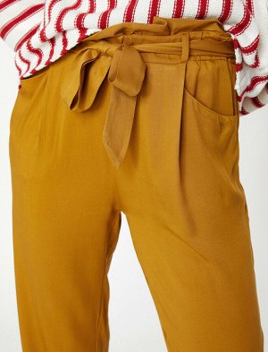 брюки Материал %100 Вискоз Параметры модели: рост: 176 cm, грудь: 84, талия: 61, бедра: 89 Надет размер: 36