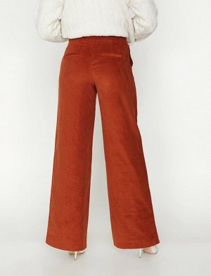 брюки Материал %100 хлопок Параметры модели: рост: 177 cm, грудь: 88, талия: 61, бедра: 90 Надет размер: 36