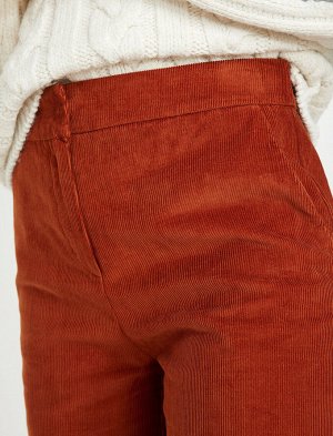 брюки Материал %100 хлопок Параметры модели: рост: 177 cm, грудь: 88, талия: 61, бедра: 90 Надет размер: 36
