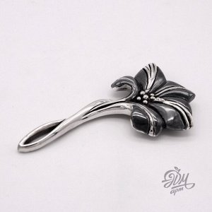 Брошь "Цветок с ушком иголки"