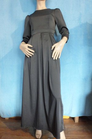 Платье Рукава 47 см, ОГ 89 см, ОТ 66 см, длина 128 см. Имеет небольшой складской запах, при стирке уходит