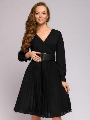 Платье черное с плиссированной юбкой и длинными рукавами