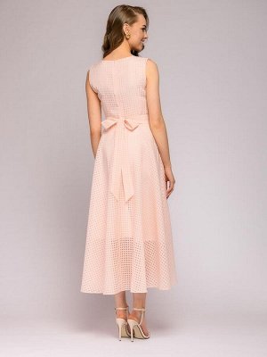 Платье фактурное персикового цвета длины макси без рукавов