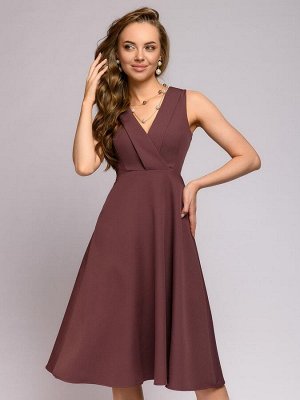 Платье кофейного цвета без рукавов с глубоким вырезом