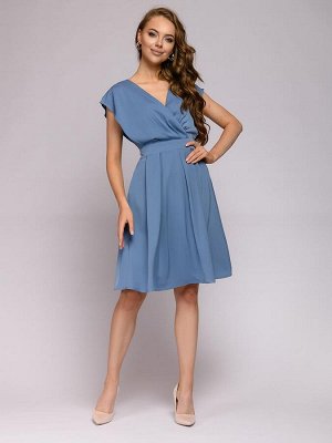 Платье голубое с глубоким вырезом без рукавов