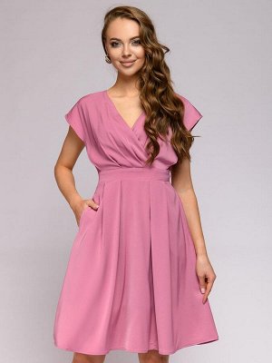 Платье розовое с глубоким вырезом без рукавов