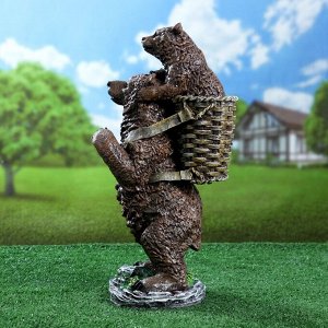 Садовая фигура "Медведь с мишкой за спиной" 48х26см
