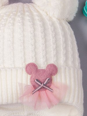 Шапка вязаная для девочки на завязках с двумя бубончиками, розовый мишка в юбке, кремовый
