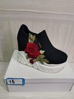 Кроссовки