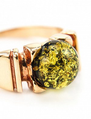 Стильное золотое кольцо с вставкой из натурального искрящегося зеленого янтаря «Рондо», 6062201172