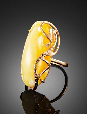Красивое кольцо из золота и натурального медового янтаря «Версаль», 006201330