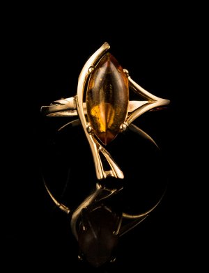 Изящное золотое кольцо «Ирис» со вставкой коньячного янтаря, 5062212488