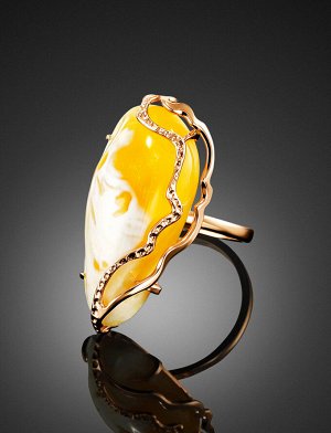 Красивое кольцо из золота с натуральным янтарём медового цвета «Версаль», 006201327