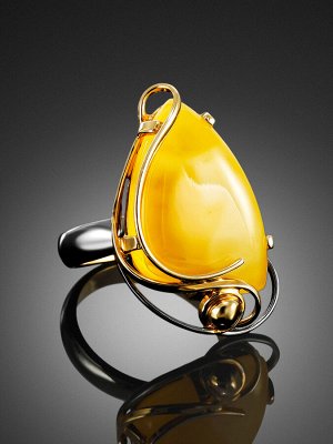 Кольцо из золоченного серебра и янтаря с красивой текстурой «Риальто», 010002134