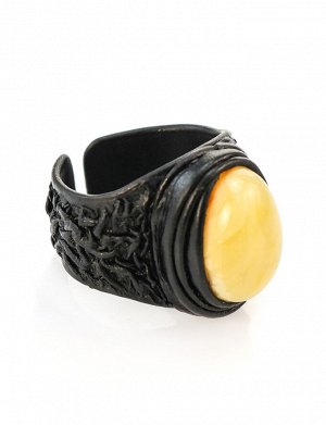 Крупное кольцо-перстень из натуральной кожи с овальной вставкой из медового янтаря «Нефертити», 6082203071