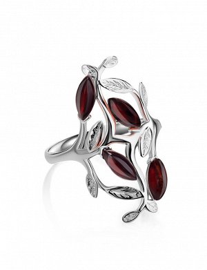 Яркое кольцо из серебра, украшенное натуральным тёмно-коньячным янтарём «Тропиканка»