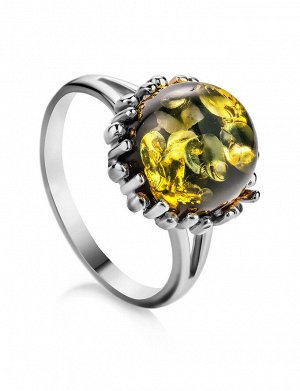 Яркое кольцо из серебра и натурального янтаря зелёного цвета «Бруния»