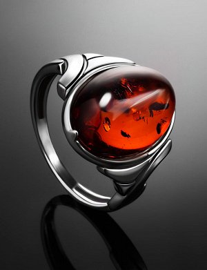 Яркое кольцо из серебра и янтаря вишнёвого цвета «Люмьер»