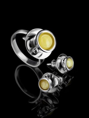 Необычное кольцо Hasta Barista из серебра и медового янтаря