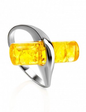 Необычное кольцо с цилиндрической вставкой из янтаря «Скандинавия»