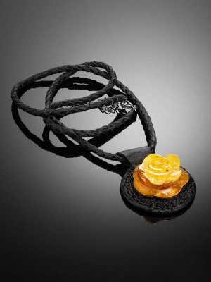 Необычное кожаное колье «Амазонка», украшенное резной янтарной розой, 906108259
