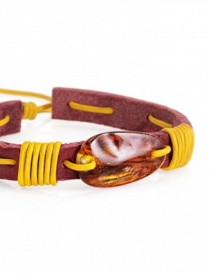 Яркий кожаный браслет с натуральным цельным янтарём «Копакабана», 805009180