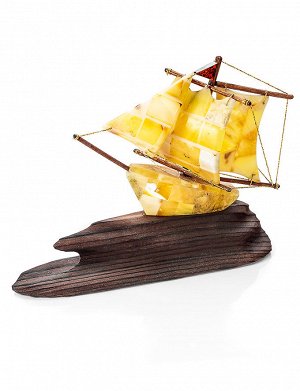 Кораблик из натурального янтаря на деревянной подставке, 707012230