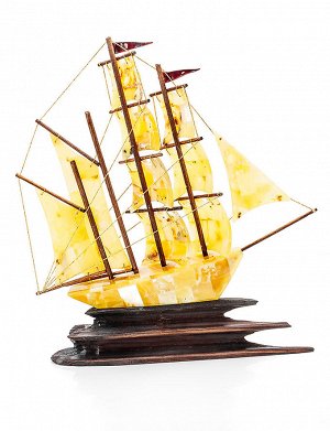 Красивый кораблик из натурального янтаря на деревянной подставке, 707012231